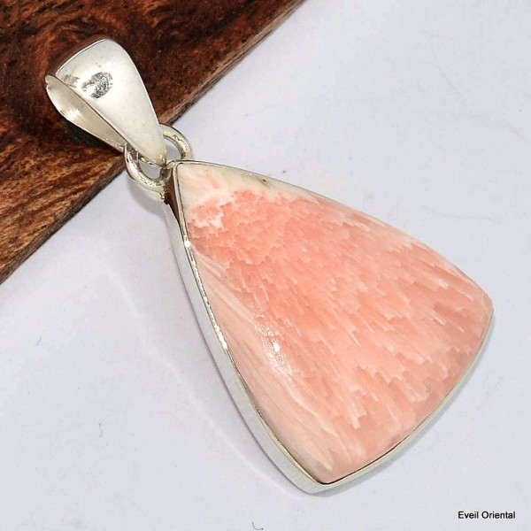 Pendentif triangulaire en Scolecite Orange 