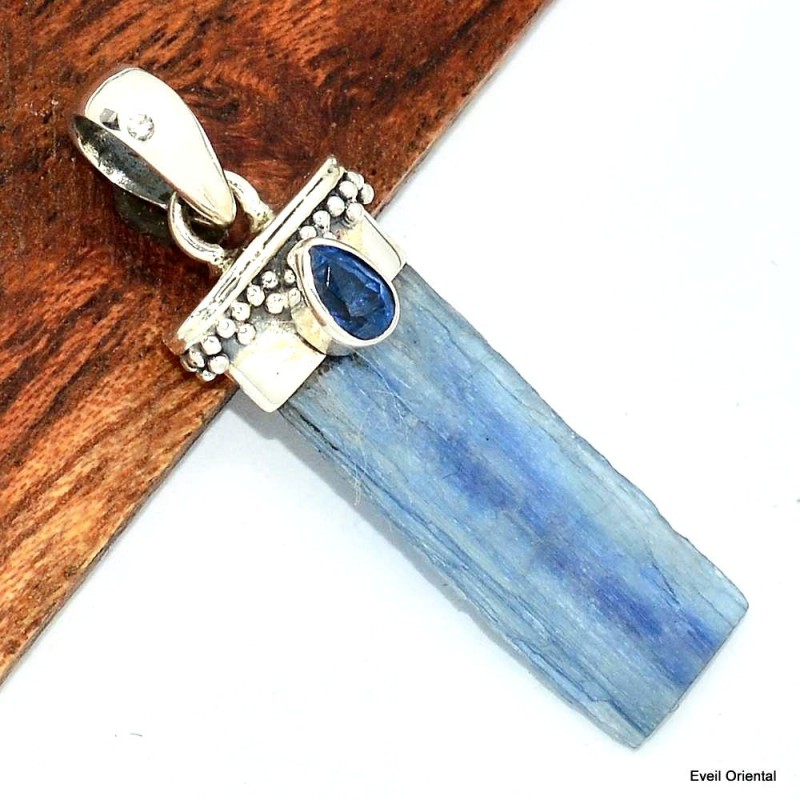 Pendentif en Cyanite bleue forme bâtonnet 