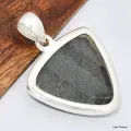 Pendentif triangle en Hypersthène - Bijoux en Hypersthene