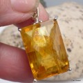 Pendentif Fluorite Jaune belles fractures Bijoux en Fluorite KC26.3