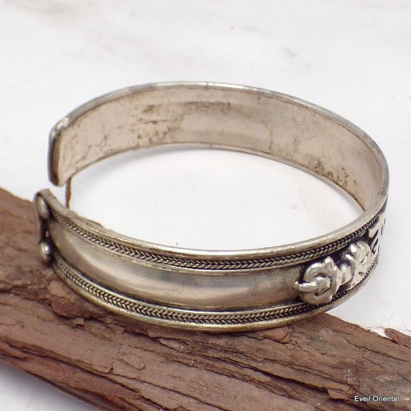 Bracelet tibétain métal blanc Mantra de Chenrezi Bracelets tibétains bouddhistes BT9