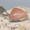 Pendentif Sélénite orange triangulaire - Pendentifs pierres naturelles