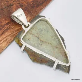 Pendentif Conichalcite forme libre - Bijoux en Conichalcite