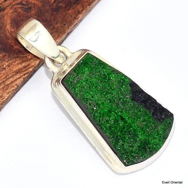 Pendentif Grenat Uvarovite pierre naturelle Pendentifs pierres naturelles KC34