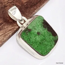Petit pendentif en Grenat Vert - Bijoux en Grenat Uvarovite