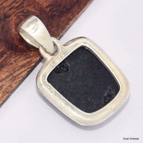 Petit pendentif en Grenat Vert Bijoux en Grenat Uvarovite KC34.3