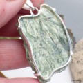 Gros pendentif Actinolite verte Smaragdite Bijoux en Actinolite KC36