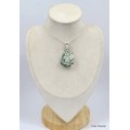 Gros pendentif Smaragdite Actinolite verte Bijoux en Actinolite KC36.1