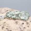Pendentif Smaragdite Actinolite verte brute Bijoux en Actinolite KC36.2