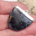 Pendentif Pietersite semi-oval et grenat - Pendentifs pierres naturelles