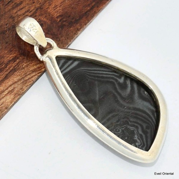 Pendentif Malachite noire asymétrique Pendentifs pierres naturelles KC44.3