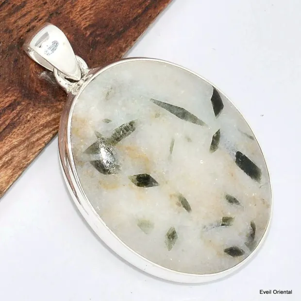 Pendentif oval Tourmaline verte sur quartz - Pendentifs pierres naturelles