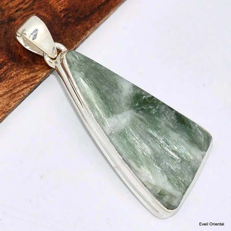 Pendentif Tourmaline verte triangulaire - Pendentifs pierres naturelles