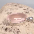 Pendentif oval Quartz rose serti griffes - Pendentifs pierres naturelles