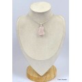 Pendentif Quartz rose brut serti griffes Pendentifs pierres naturelles KC76.6