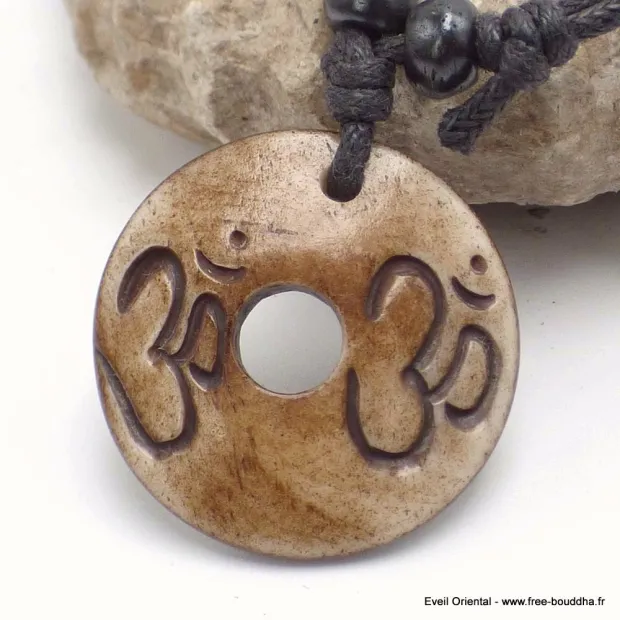 Collier tibétain en os de Buffle gravé du Om - Colliers tibétains et népalais