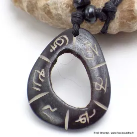 Collier tibetain en os de buffle avec Mantra - Colliers tibétains et népalais