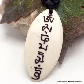 Collier tibétain mantra incurvé en os de buffle blanc - Colliers tibétains et népalais