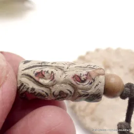 Collier mantra tibétain ancien sculpté - Colliers tibétains et népalais