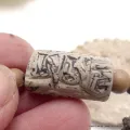 Collier mantra tibétain ancien sculpté - Colliers tibétains et népalais