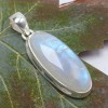 Pendentif Pierre de lune bleue oval allongé Bijoux en Pierre de lune CWA12.22