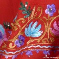 Châle rouge en laine brodé perles Nos Châles LJ26