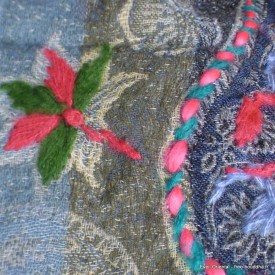 Châle bleu jeans laine brodée Tous les pashminas HB44