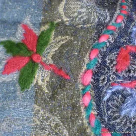 Châle bleu jeans laine brodée - Châles en laine faits main