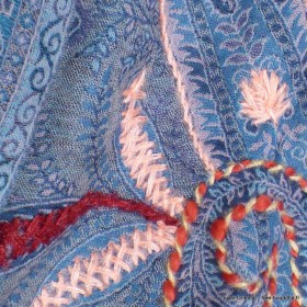 Châle bleu pétrole brodé main Tous les pashminas HB46