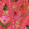 Grand châle en laine fuschia brodé perles - Châles en laine faits main