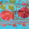 Châle turquoise en laine fine brodée - Châles en laine faits main