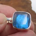 Petit pendentif carré Labradorite bleue - Bijoux en Labradorite Bleue