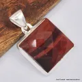 Pendentif carré en Oeil de Tigre rouge facetté - Bijoux en Oeil de Taureau
