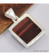 Pendentif carré en Oeil de Tigre rouge facetté 