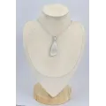 Pendentif Sélénite forme libre - Bijoux en Sélénite