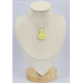 Pendentif Brucite jaune forme libre - Bijoux en Brucite