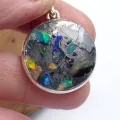 Pendentif rond Opale welo sur pyrite - Bijoux en Opale Ethiopienne