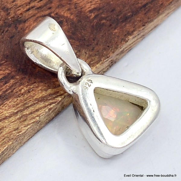 Pendentif Opale Ethiopienne facettée triangulaire 