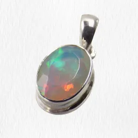 Pendentif Opale Welo facettée ovale - Bijoux en Opale Ethiopienne