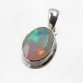 Pendentif Opale Welo facettée ovale - Bijoux en Opale Ethiopienne