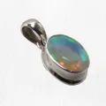 Pendentif Opale Welo facettée ovale - Bijoux en Opale Ethiopienne