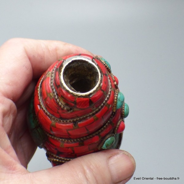 Conque tibétaine sertie de pierres 
