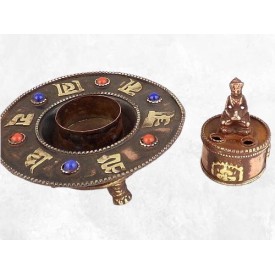 Brûleur d'encens tibétain en cuivre avec Bouddha et mantra.