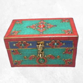 Grosse boîte à bijoux tibétaine sertie de pierres