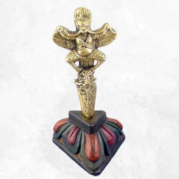 Phurba tibétain dague bouddhiste sur socle - Objets rituels bouddhistes