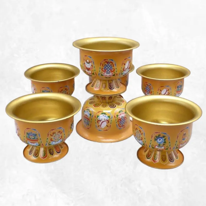 Sept bols d'offrandes bouddhistes en métal décoré - Bols d'offrandes bouddhistes