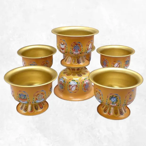 Sept bols d'offrandes bouddhistes en métal décoré - Bols d'offrandes bouddhistes