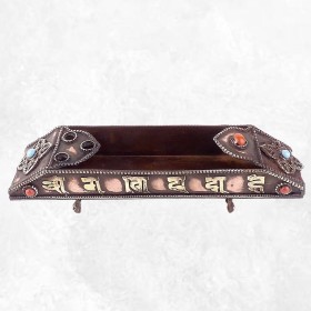 Porte encens tibétain orné de mantras