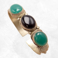 Bracelet tibétain en métal avec pierres onyx noir et vert.