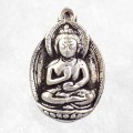 Pendentif Bouddha en métal blanc, fait main au Népal.